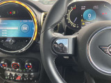 インテリアに合わせたデザインのステアリングは、握りやすく運転しやすい形状、大きさです。是非一度、実際に触ってお確かめください♪