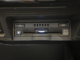 【ETC2.0(DSRC/ITSスポット)】ETCカードを挿入すれば料金所はノンストップで通過できます。ETC限定の割引や、高速道路の情報提供サービスを利用できます。