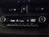 車内を快適に、オートエアコンを装備しています。