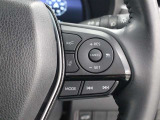 レーダークルーズコントロール作動時に車線維持に必要な運転操作の支援を行う「レーントレーシングアシスト(LTA)」を搭載しています。