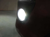 フロントLEDフォグランプです鮮やかな日光色で明るく足元を照らします。