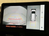 後方の見える安心をお届けするバックガイドモニター付:バックするときのアシストラインもあって楽々バック!車庫入れや縦列駐車をサポートし、苦手な駐車も安心です!今やもう手放せない装備ですネ♪