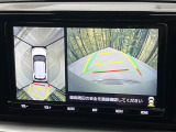 【パノラミックビューモニター】専用のカメラにより、上から見下ろしたような視点で360度クルマの周囲を確認することができます☆死角部分も確認しやすく、狭い場所での切り返しや駐車もスムーズに行えます。