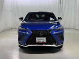 スピンドルグリルがレクサスらしさを強調します。
