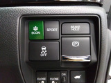 電子制御パーキングブレーキは信号待ちでも便利。いつもより運転がラクになるはずです。