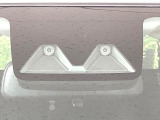 【スマートアシスト】走行中に前方の車両等を認識し、衝突しそうな時は警報とブレーキで衝突回避と被害軽減をアシスト。より安全にドライブをお楽しみいただけます。
