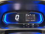スピードメーターは見やすいデジタルメーターです♪