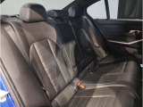 BMWの大きなシートは疲れにくく、搭乗者を包み込んでくれる安心感が御座います。