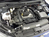 Volkswagenを知り尽くしたスペシャリストが隅々まで整備、各モデルの情報がインプットされた専用テスターで過去の細かな不具合を確認。モデルごとや部位ごとに専用スペシャルツールを用いて整備します