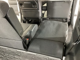 リアシートは簡単に倒すことができるので、ラゲッジルームも広がります。