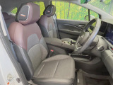 運転席シート廻りは使用感も少なく、良好な状態となっています。前オーナー様が丁寧に使っていたことがよくわかりますね。