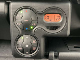 オートエアコンは温度を設定するだけで、自動で風量などを設定してくれます。運転しながら操作も必要ないので、安全性も向上します。