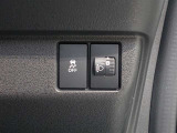 トラクションコントロールが装備されております♪すべりやすい路面での発進時や加速時にタイヤの空転を抑え、駆動力確保に貢献する機能です☆詳細は販売店スタッフまでおたずねください!