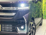 【LEDヘッドライト】悪天候や夜間走行時も良好な視界を確保し安心して運転できる高輝度LEDヘッドライトを装備!点灯速度が早く、消費電力も抑えられています。