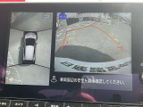 上空から見下ろしているかのような映像をディスプレイに映し出し、スムースな駐車をサポートします。画面は「トップビュー」のほか「サイドブラインドビュー」への切り換えが可能。ますます安心です