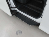ユニバーサルステップを装備しております。
