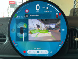 MINIらしい丸を基調とした内装デザイン。スピードメーターにもMINIらしさが溢れてます!