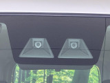 【スマートアシスト】走行中に前方の車両等を認識し、衝突しそうな時は警報とブレーキで衝突回避と被害軽減をアシスト。より安全にドライブをお楽しみいただけます。