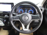 運転が楽しくなる明るく開放的な運転席まわりです。