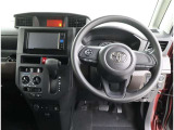 運転席側から見た写真です、お車にマッチングするように考えられたインパネデザイン!沢山のスイッチ類も運転される方が使いやすい位置に配置されていますね!