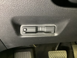 ハンドルの左下にETCがついています。高速道路の料金所の通過も楽々です。 カードの取り出しもしやすい場所についています。