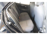 後席シートは分割可倒式。乗せる荷物や乗車人数に合わせて片側ずつ倒すことが出来ます。