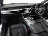 指定工場で車検までご対応可能。6ベイを完備したサービス工場を併設し、快適なAudiライフをサポートします。詳しくは0078-6002-900146中古車スタッフまで