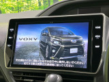 【大画面ナビ】人気の大型10インチナビを装備。存在感のある大画面はインパクト大!ナビ利用時のマップ表示は見やすく、テレビやDVDは臨場感がアップ!いつものドライブがグッと楽しくなります♪