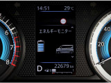 「タイヤアングルガイド」など、さまざまな車両情報にすばやくアクセス可能です!