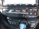 オートエアコンのお車ですので室内の温度をスムーズに調整してくれます♪