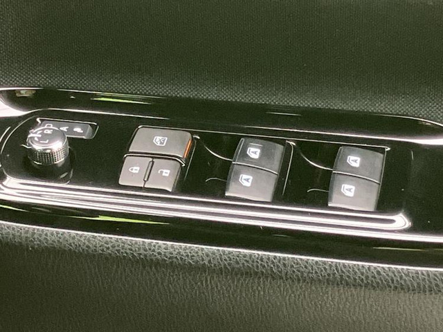 トヨタ ヴォクシー 2.0 ZS 4WD の中古車詳細 (71,500km, ボルドー