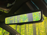 【デジタルインナーミラー】後席の大きな荷物や同乗者で後方が確認しづらい時でも安心!カメラが撮影した車両後方の映像をルームミラー内に表示。クリアな視界で状況の確認が可能です!