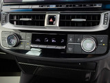 使いやすさや安全性を追求したステアリング周り!高級車ゆえにスイッチ類が多いのも特徴ですね!考え尽くされた配置ですぐに使いこなす事が出来ますのでご安心下さい!是非、体感してみて下さい!!