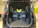 後席を格納すると、これだけの広さが!シーンに合わせたシートアレンジで、大きな荷物も積むことが出来ます♪