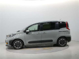 両側パワースライドドア付きだから、狭い駐車スペースなどでの 乗り降りラクラク!小さなお子さまのいるご家庭には嬉しい装備。