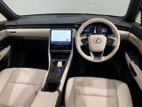 水平基調のインストメントパネル。すっきりしていて運転に集中できますね。