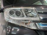LEDヘッドライトは、点灯の瞬間から最大光量を発揮し、突然暗くなるトンネルなどでの安定感を高めます。