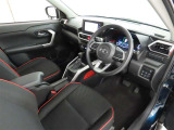 シンプルで使いやすいデザインの運転席です。