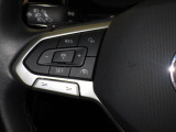 Travel Assist。設定した速度を上限に自動で加減速し、一定の車間距離,およ走行レーンを保つことでロングドライブの疲労を軽減します。