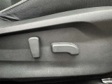 パワーシート搭載。微妙な調整が手軽にでき、最適なポジションで運転することが可能です。