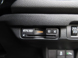 ETC付。高速道路の料金所はキャッシュレスで通過です。サービスエリア等にあるスマートインターの出入口も利用可能でとっても便利。ご納車後すぐにお使い頂けるようセットアップしてのお渡しとなります。