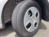純正13インチフルホイールキャップでスタイルバッチリ!145/80R13タイヤです