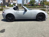 オープンカーならではのスタイルがほれぼれします。