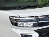 【LEDヘッドライト】悪天候や夜間走行時も良好な視界を確保し安心して運転できる高輝度LEDヘッドライトを装備!点灯速度が早く、消費電力も抑えられています。