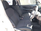 快適に運転できるドライブポジション!40mmも調整できる運転席シートリフターとシートスライドで、女性でも無理のない運転姿勢がとれます