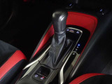 電動パーキングブレーキ・ブレーキホールドを装備してます。ホールド機能は信号待ちが多い一般道で疲労軽減になり、大好評です!