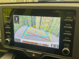 【バックカメラ】駐車時に後方がリアルタイム映像で確認できます。大型商業施設や立体駐車場での駐車時や、夜間のバック時に大活躍!運転スキルに関わらず、今や必須となった装備のひとつです!