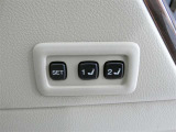 運転席のシートポジションを記憶・再現できるメモリー機能を搭載しています。