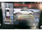 パノラミックビューモニター付きです。車両を上から見たような映像をディスプレイオーディオ画面に表示。運転席からの目視だけでは見にくい、車両周辺の状況をリアルタイムでしっかり確認できます。