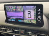 【マルチビューカメラシステム】専用のカメラにより、上から見下ろしたような視点で360度クルマの周囲を確認することができます☆死角部分も確認しやすく、狭い場所での切り返しや駐車もスムーズに行えます。